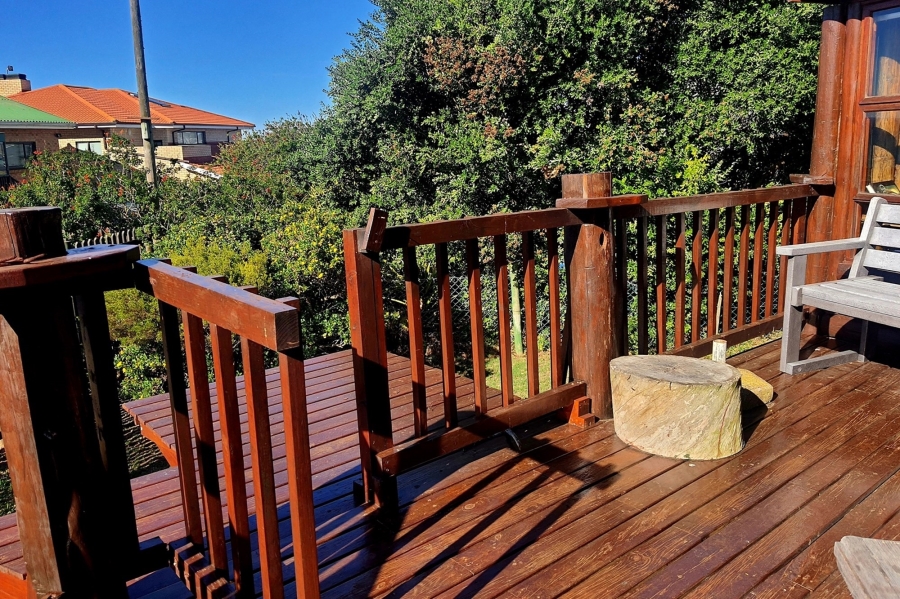 3 Bedroom Property for Sale in Boggomsbaai Western Cape